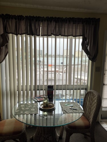 Quaint 1 bedroom with a great view! Walking distance to everything!