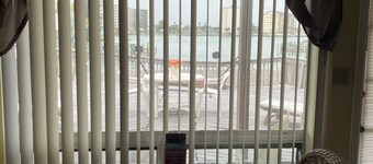 Quaint 1 bedroom with a great view! Walking distance to everything!