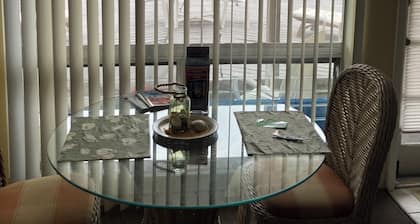 Quaint 1 bedroom with a great view! Walking distance to everything!