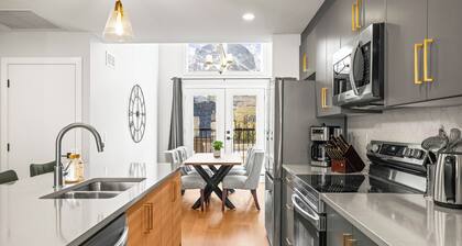 RARE! New 4 Bedroom/4 Bathroom Townhouse with Stunning Mountain Views-SLEEPS 12!