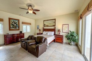 3 soverom, strykejern/-brett og sengetøy