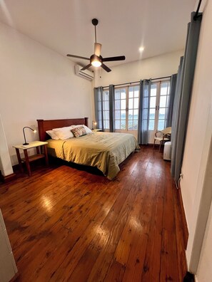 2 habitaciones, escritorio, wifi y ropa de cama 