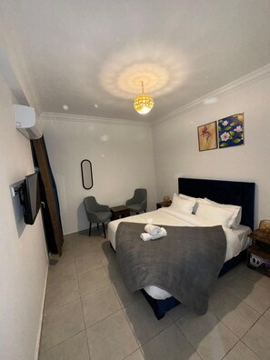 2 bedrooms, iron/ironing board, WiFi, bed sheets