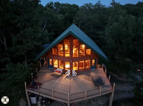 Pelham Pointe Mountaintop Cabin - Incredible Panoramic Bluff View!