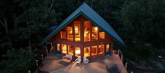 Pelham Pointe Mountaintop Cabin - Incredible Panoramic Bluff View!