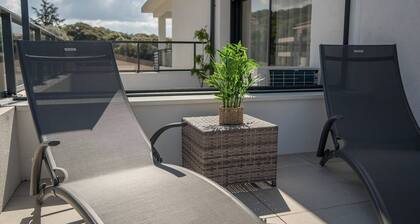 Modern and bright studio, close to the city center