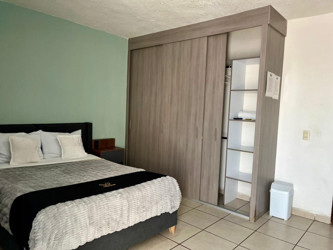 Kamar Basic | Wi-Fi gratis dan seprai linen