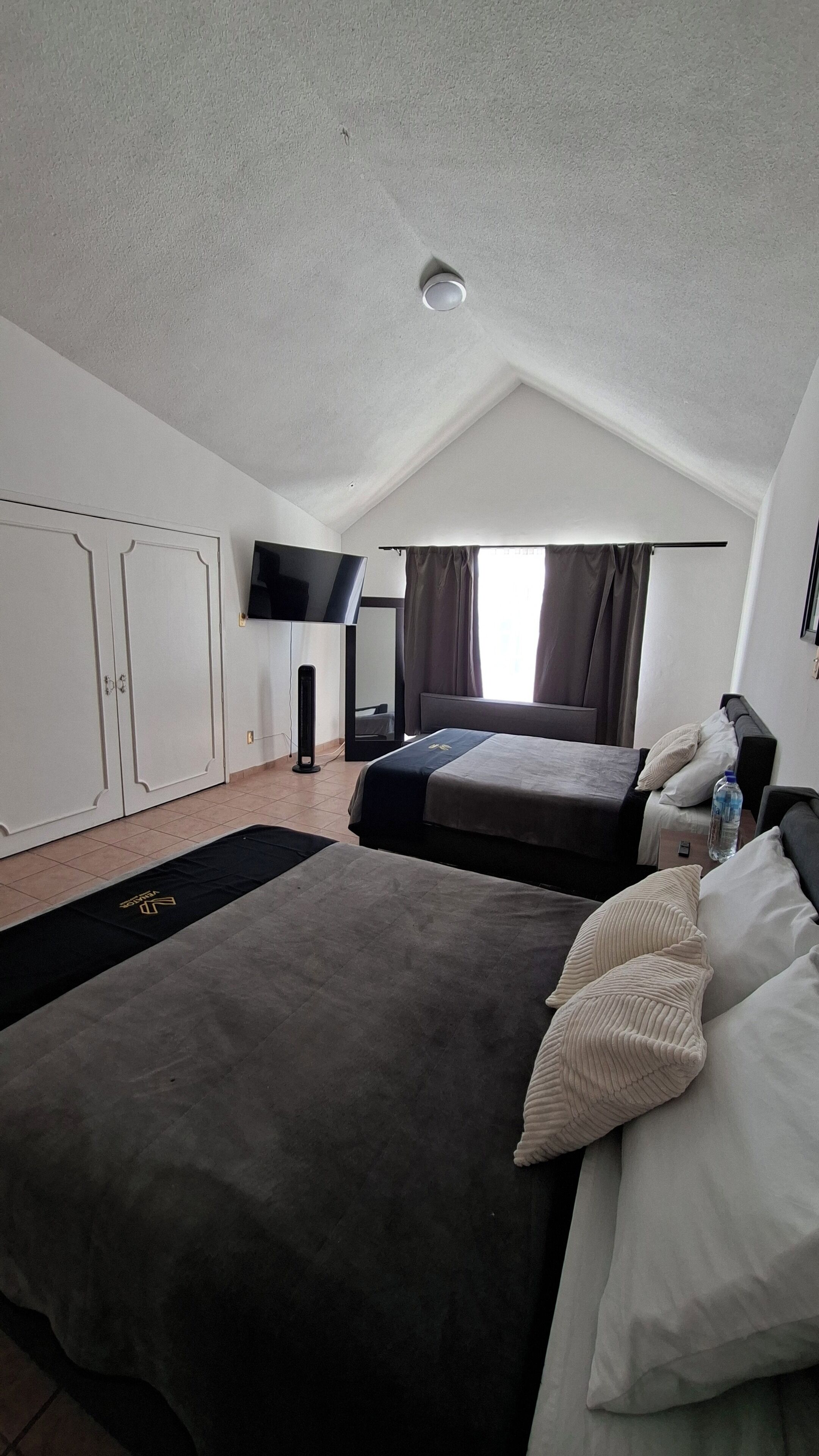 واي فاي مجانًا وملاءات أسرّة