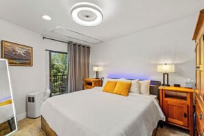 6 slaapkamers, een strijkplank/strijkijzer, wifi, beddengoed