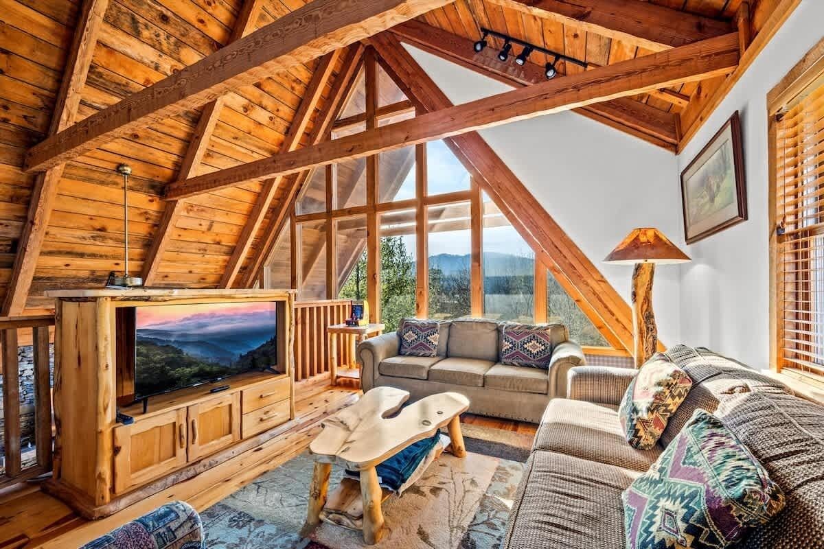 Smart TV, chimenea, oficina