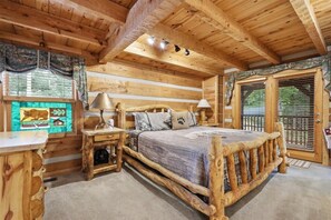 3 bedrooms, desk, iron/ironing board, travel crib