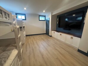 6 soverom, skrivebord, strykejern/-brett og wi-fi (inkludert)