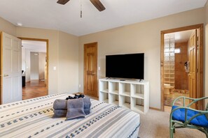 3 bedrooms, iron/ironing board, free WiFi, bed sheets