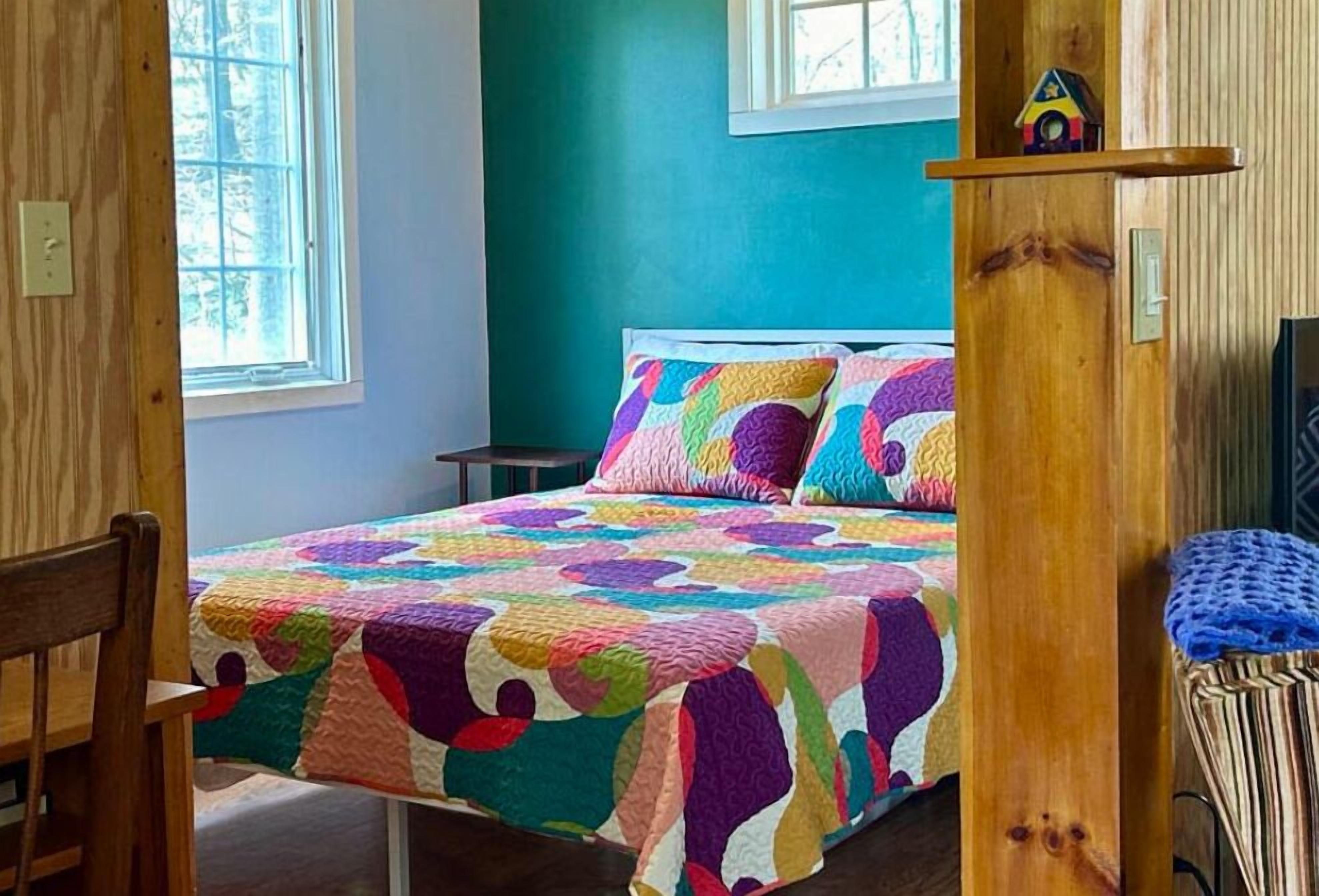 1 habitación, escritorio, tabla de planchar con plancha y wifi gratis 