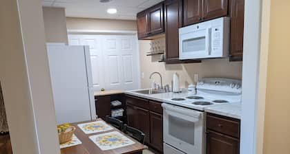 Quiet Apt near Lexington and Buena Vista