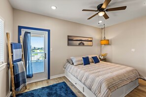 4 slaapkamers, een bureau, een strijkplank/strijkijzer, gratis wifi