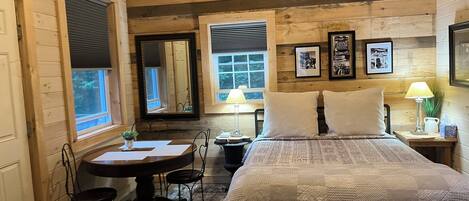 1 bedroom, desk, WiFi, bed sheets