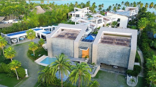 Luxurious 9-bedroom villa with private beach, fitness room in Cap Cana