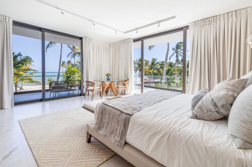 Luxurious 9-bedroom villa with private beach, fitness room in Cap Cana