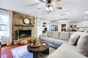 Smart TV y chimenea