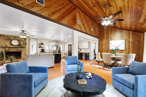 Smart-tv och eldstad