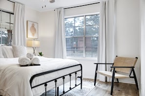 3 chambres, fer et planche à repasser, Wi-Fi, draps fournis
