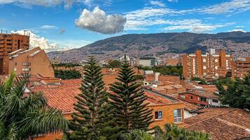 Estúdio elite, 1 cama Queen, ar-condicionado, vista para a cidade | Roupas de cama premium