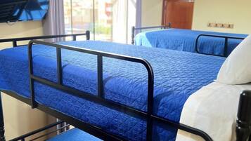 Quarto quádruplo clássico | Roupas de cama premium, individualmente mobiliados