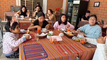 Café da manhã continental grátis todos os dias