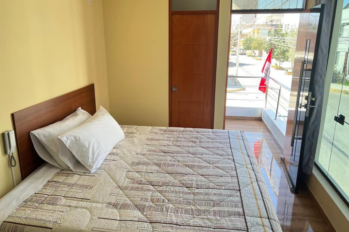 Deluxe Double Room Single Use | 1 bilik tidur, peralatan tempat tidur premium