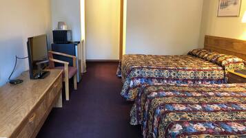 Työpöytä, kannettavalle tietokoneelle sopiva työtila, pimennysverhot