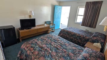 Basic Double Room, Multiple Beds | Desk, laptop workspace, blackout drapes, free WiFi