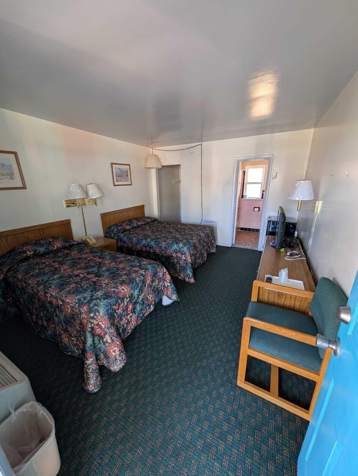 Double Room | Desk, laptop workspace, blackout drapes, free WiFi