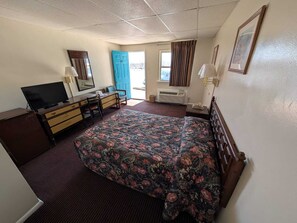 Basic Single Room, 1 Large Single Bed | Desk, laptop workspace, blackout curtains, free WiFi - Relax Inn (New Castle)