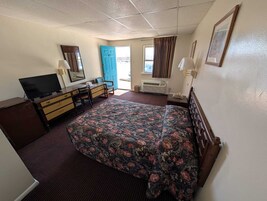 Basic Single Room, 1 Large Twin Bed | Desk, laptop workspace, blackout drapes, free WiFi
