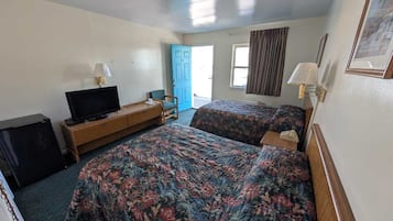 Basic Double Room, Multiple Beds | Desk, laptop workspace, blackout drapes, free WiFi