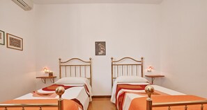 Apartment | 3 bedrooms - Appartamento le Campanelle (San Felice del Benaco)