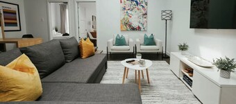 Stylish and bright 2bdr near St-Hubert Plaza