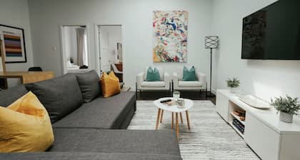 Stylish and bright 2bdr near St-Hubert Plaza
