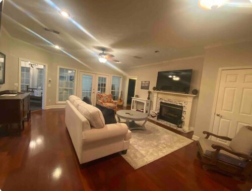 Charming 3-bedroom house centrally located in Starkville. Quiet neighborhood.