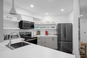 Fridge, microwave, stovetop, dishwasher