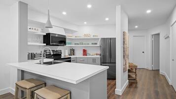 冰箱、微波炉、炉灶、洗碗机