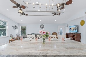 Dining - Close to Beach! Game Room, Heated Pool, Outdoor Shower -Jade Bay - Roelens (Fort Myers Beach)