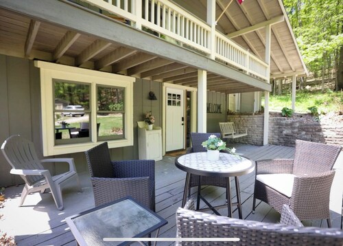 Peaceful, relaxing, family friendly, fully updated 3-bedroom house in Bellville