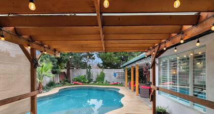 Large 4 Bedroom Home - Pool | Mini Golf | Fire-Pit