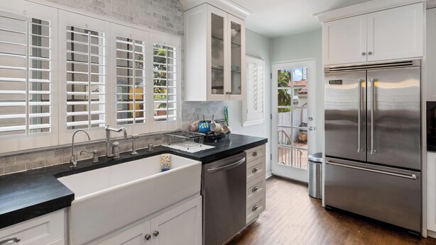 Private kitchen - Spanish Villa Style With Luxury Furniture & Yard! (Los Angeles)