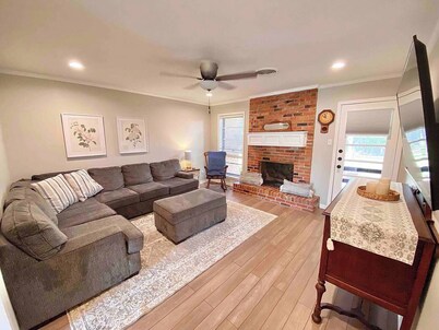Charming Three Bedroom ~ 5 Mins to A&M ~ Quiet Neighborhood