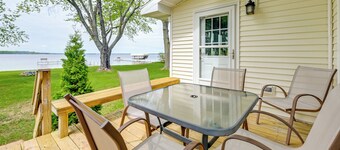 Shawano Lake House w/ Boat Dock, Kayaks, & Grill!