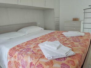 熨斗/熨衣板、免费 WiFi、床单