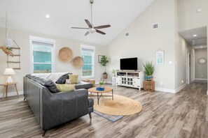 TV - Two Adjacent Cabins, Sleeps 18 (Bolivar Peninsula)